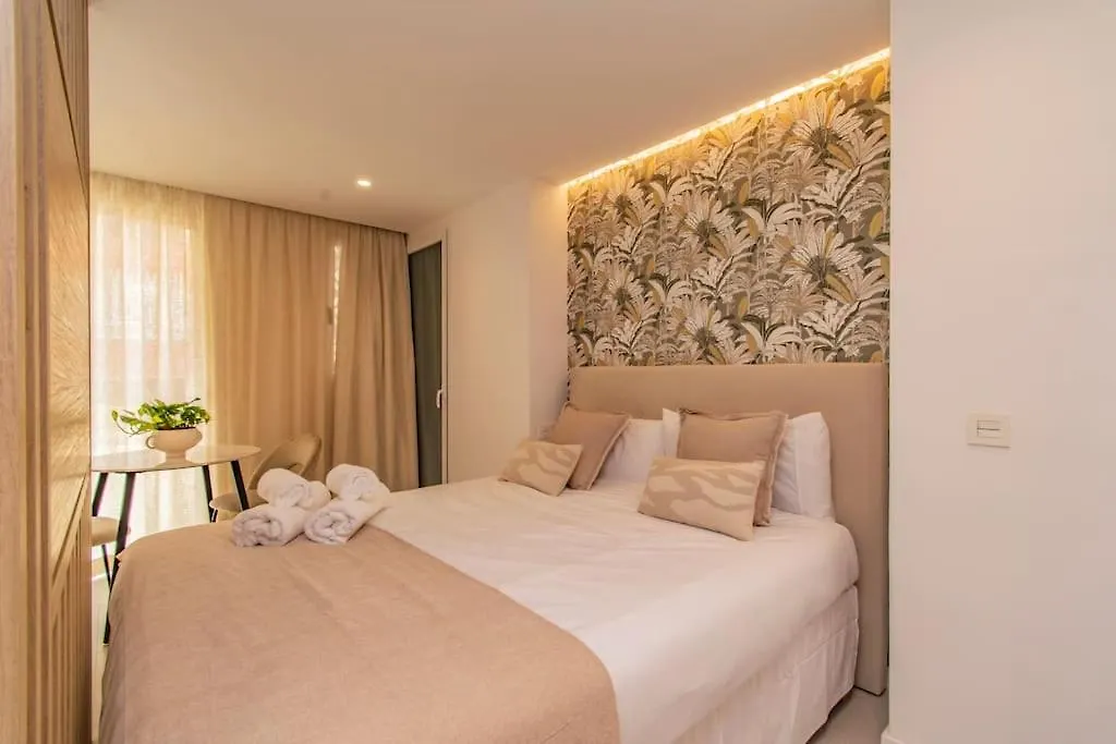 Marbella Beach & Center 0*,